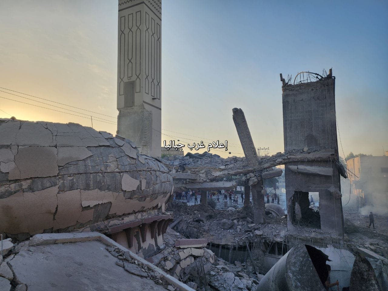 صورة توثق الدمار الذي لحق بالمسجد العمري في جباليا