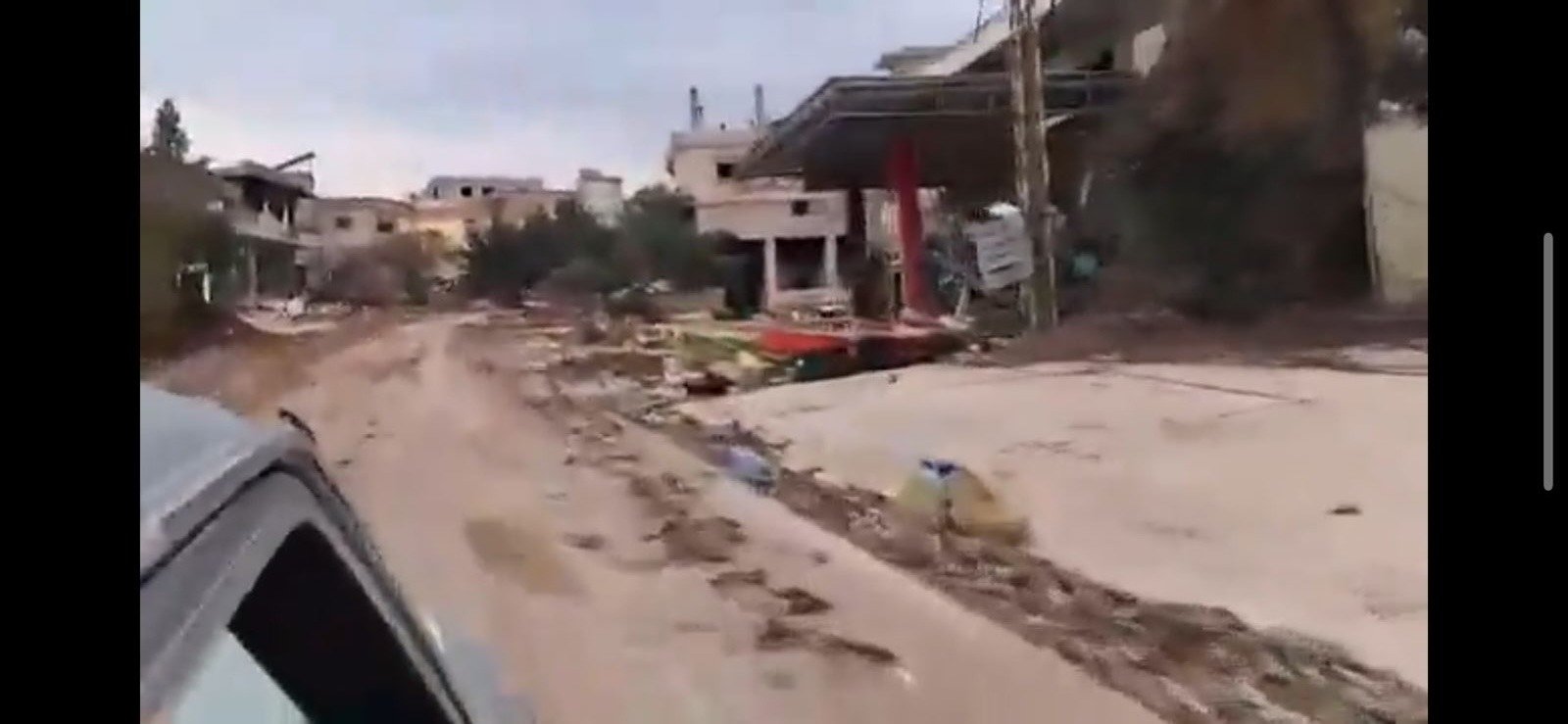 محطة وقود الغزار المدمّرة