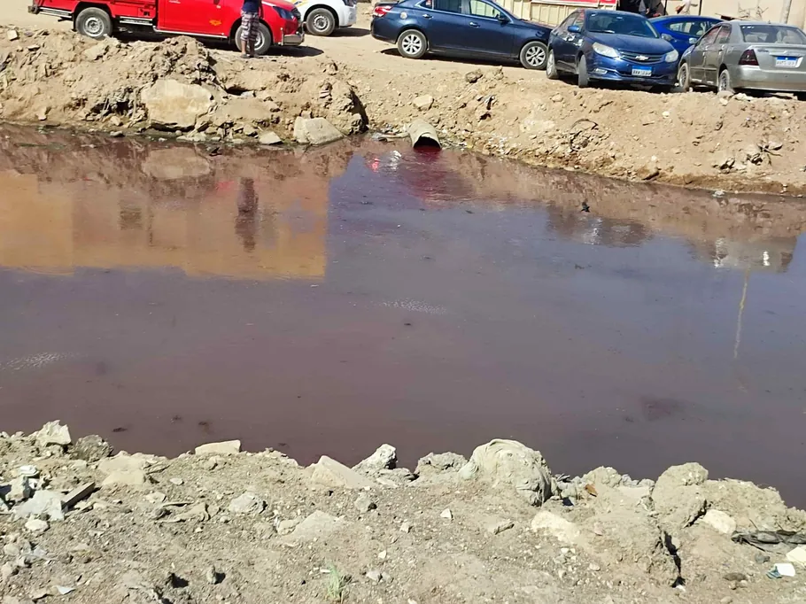 Discharge of wastewater from the Mumtaz slaughterhouse directly into the Bilbisi drainage canal